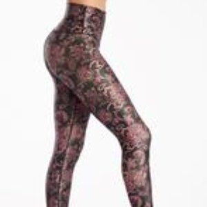 *NWT* DYI High Shine Signature Leggings in Heritage Paisley Pattern - XS